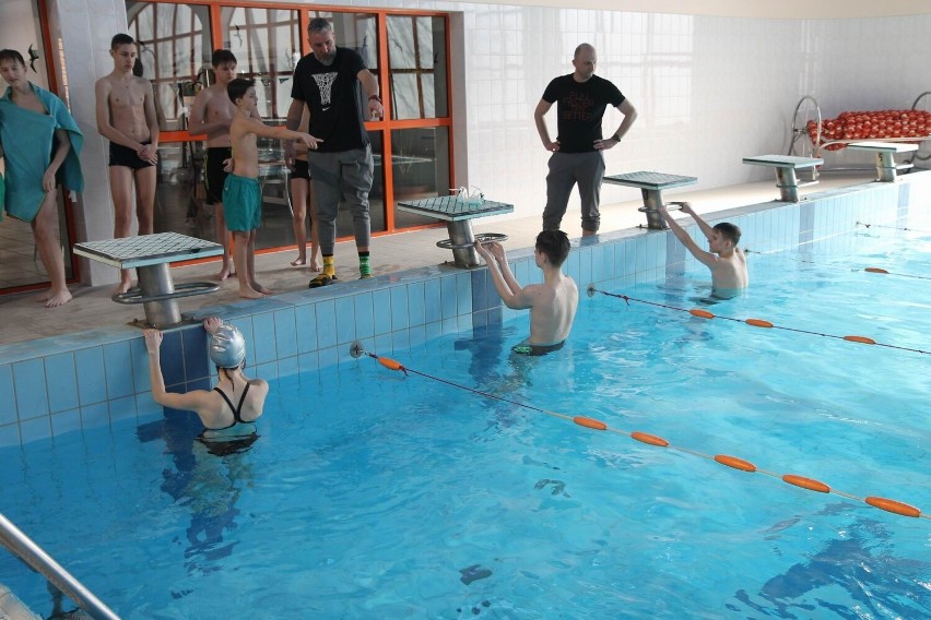 Młodzież rywalizowała na pływalni Wodnik w Chełmnie