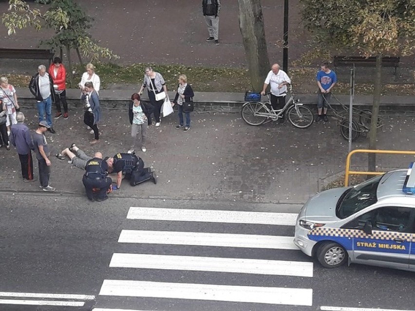 Kobieta potrącona na przejściu dla pieszych przy Parku Miejskim w Wejherowie