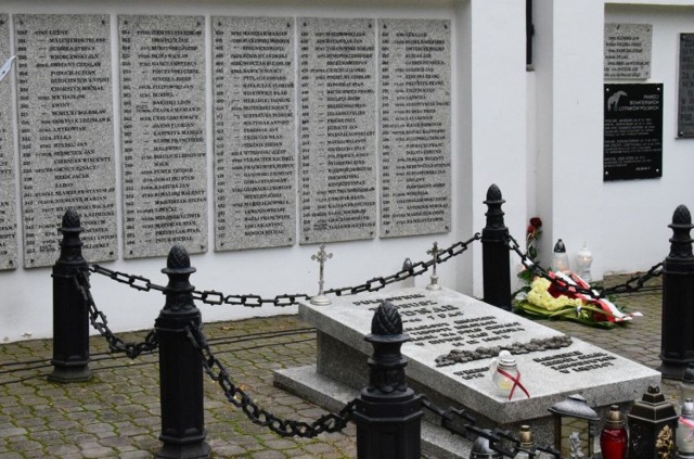 Wielkie pieniądze na remont kwatery wojennej na łęczyckim cmentarzu