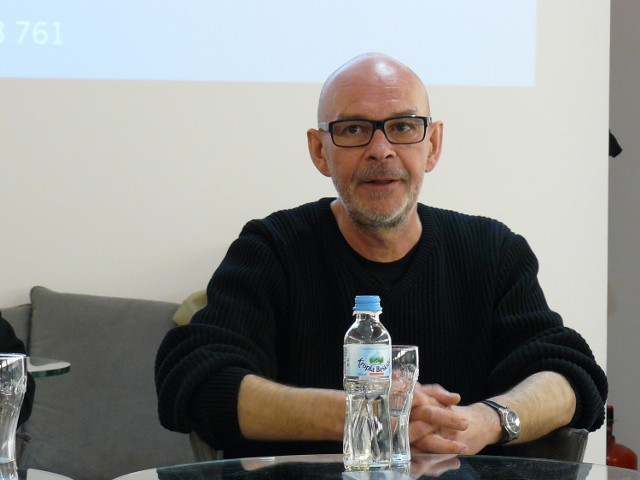 Maciej Maciejewski, współtwórca serialu "Glina", w księgarni Bookarest