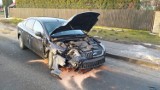 Wypadek Dąbrowa Tarnowska. Chwila nieuwagi kierowcy osobowego volkswagena doprowadziła do groźnego zderzenia na ul. Piłsudskiego ZDJĘCIA