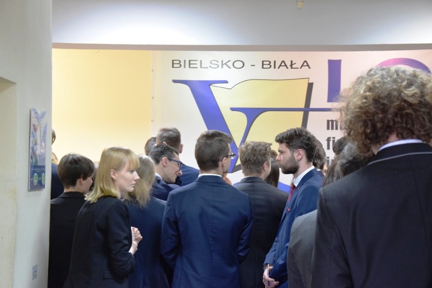 Matura 2018 w Bielsku-Białej: 85 uczniów w V LO w Bielsku-Białej zdaje egzamin dojrzałości [ZDJĘCIA]