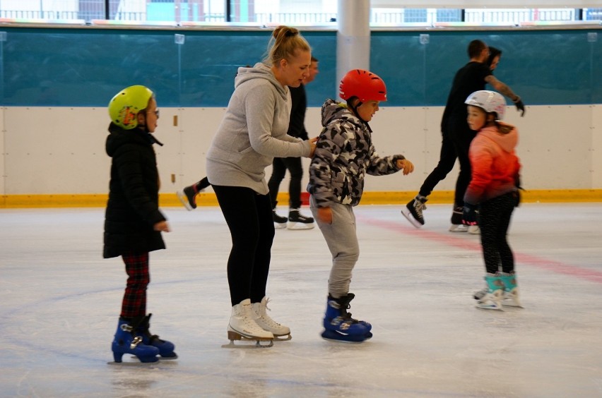 Icemania ruszyła! Lubelscy fani jazdy na łyżwach mogą już korzystać z obiektu. Zobacz zdjęcia z otwarcia sezonu