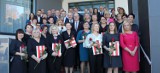 Dzień Nauczyciela 2022. Starosta wieluński nagrodził wyróżniających się pracowników placówek oświatowo-wychowawczych ZDJĘCIA