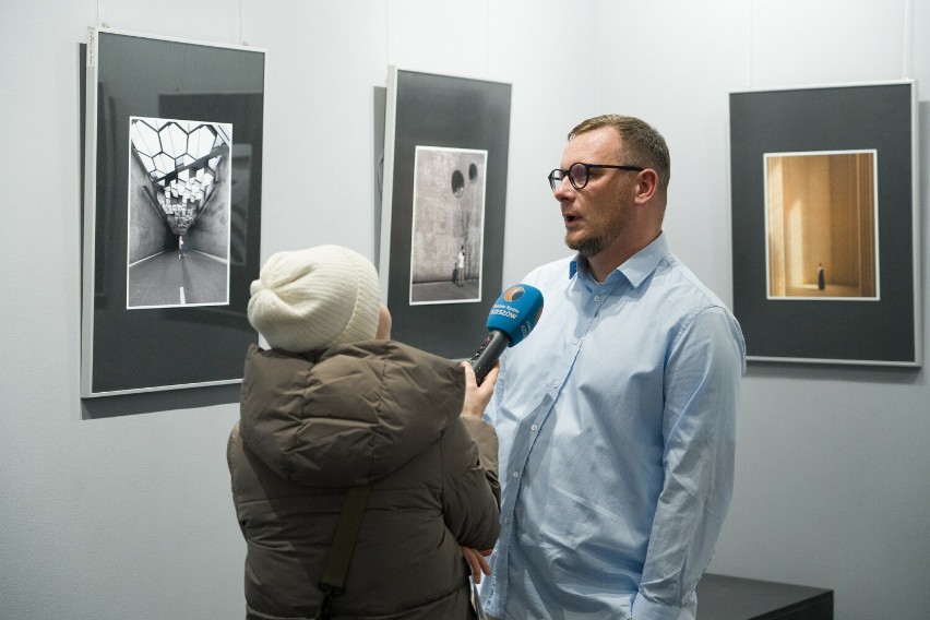 Wernisaż wystawy fotografii Jarka Bala w Galerii Nierzeczywistej RSF [ZDJĘCIA, WIDEO]