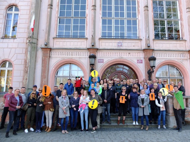 Protest mieszkańców wspierających nauczycieli