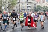 Zawodnicy na trasie 22. Poznań Maratonu. Biegliście? Znajdźcie się na zdjęciach!