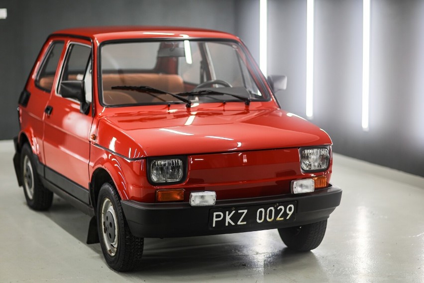 Maluch Irek, pięknie odrestaurowany Polski Fiat 126p wystawiony na licytację dla Patryka Wysmyka w Piotrkowie ZDJĘCIA