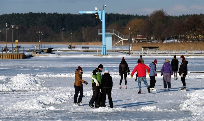 Zimowy spacer i zabawa w Charzykowach