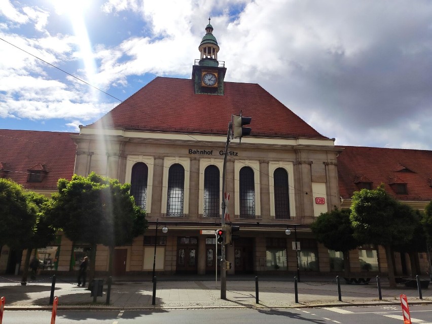 Znajduje się w centralnej części miasta, tuż obok głównej...