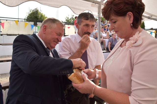 Dożynki Książ Wielkopolski 2019: obrzędy dożynkowe i dzielenie chleba