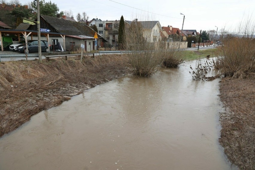 Woda w rzece Rudawie znacznie opadła. Odwołano alarm...