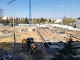 Rozpoczęła się budowa bloków z programu Mieszkanie Plus TM przy ul. Barlickiego w Tomaszowie Maz. [ZDJĘCIA]