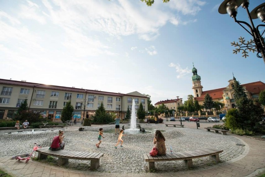 Pył PM10 składa się z mieszaniny cząstek stałych i ciekłych...