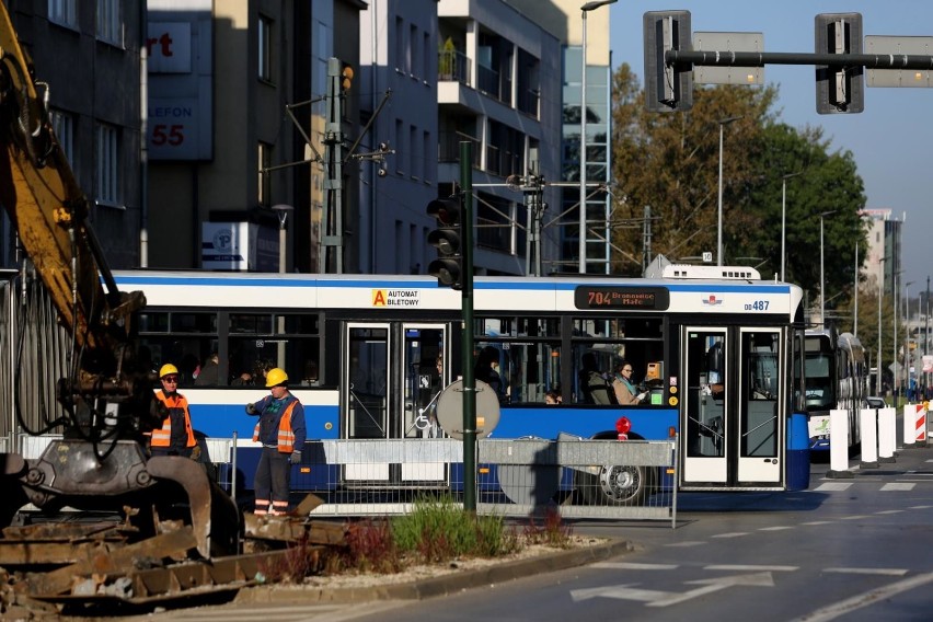 01.10.2018 krakow, 
autobus 704 trasa teatr bagatela -...
