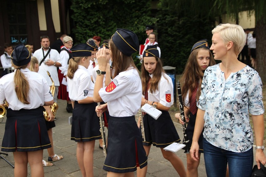 Zabytkowa lokomotywa dotarła na stację Wieluń-Dąbrowa. Obchody 90-lecia linii kolejowej ZDJĘCIA, WIDEO