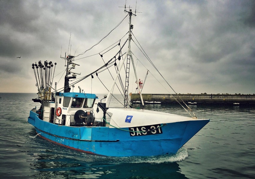 Foto powiat pucki: rybackie klimaty w helskim porcie - kutry...