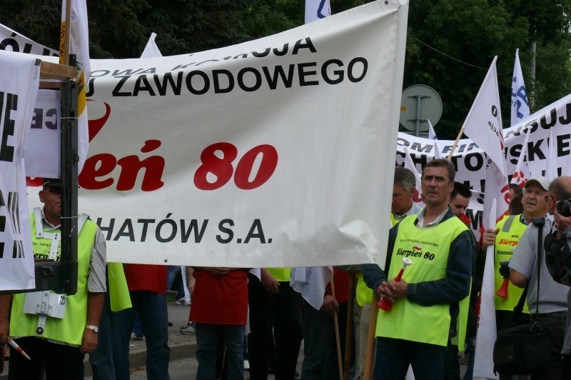 Protestujący spotkali się przed Urzędem Miasta w Bełchatowie