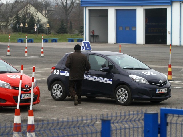 W 2016 egzamin na prawo jazdy kat. B w Piotrkowie za pierwszym razem zdało 29,3 proc. kursantów przystępujących do egzaminu po raz pierwszy. Na tle innych WORD w województwie to najgorszy wynik