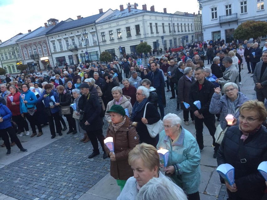 32 procesja różańcowa przeszła ulicami Nowego Sącza