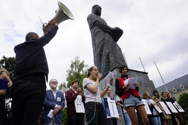 Protest studentów na placu Mickiewicza w Poznaniu