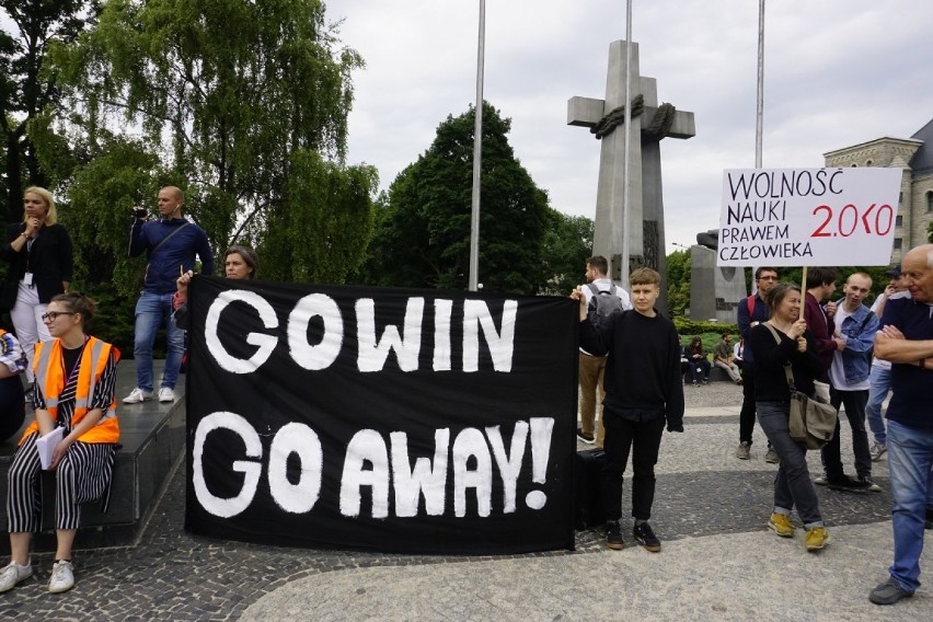 Protest studentów na placu Mickiewicza w Poznaniu