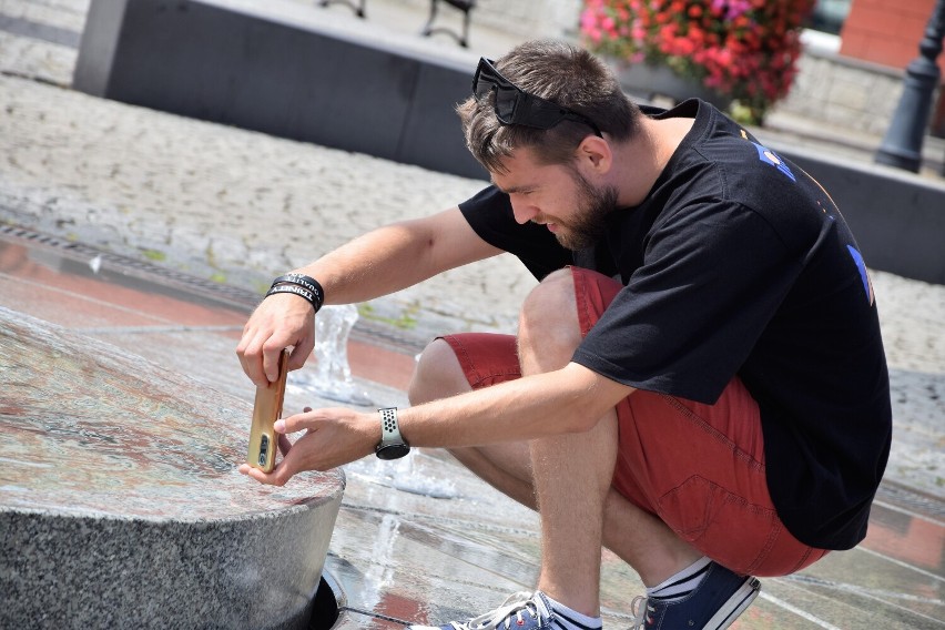 Sieradzki Spacer Fotograficzny odbył się w niedzielę. Uczestnicy wędrowali po starej części Sieradza. Impreza ma być cykliczna ZDJĘCIA