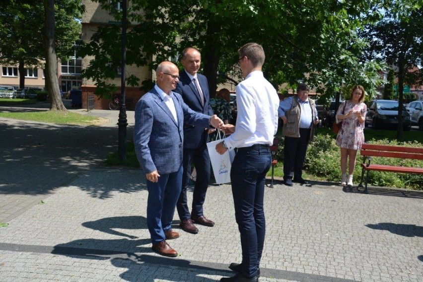 Nagrody burmistrza Chodzieży dla absolwentów szkół podstawowych [ZDJĘCIA]