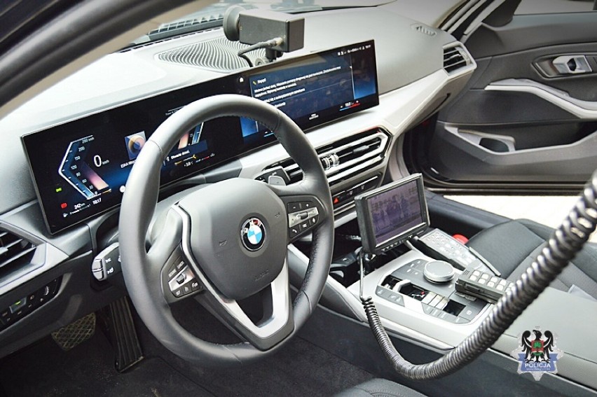 Nowe BMW wałbrzyskiej policji wyposażone jest w...