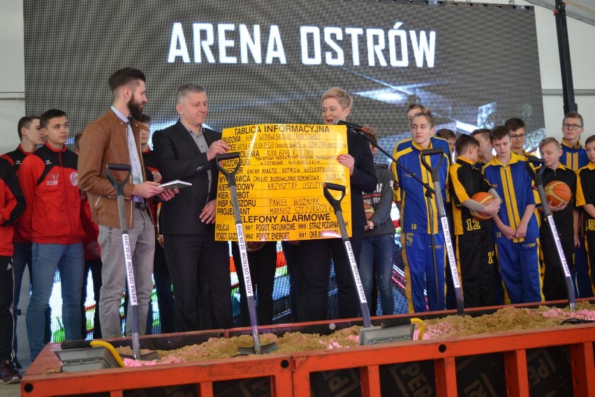 Arena Ostrów będzie gotowa w 2020 roku! Dziś oficjalnie wkopano łopaty pod budowę hali widowiskowo - sportowej w Ostrowie Wielkopolskim