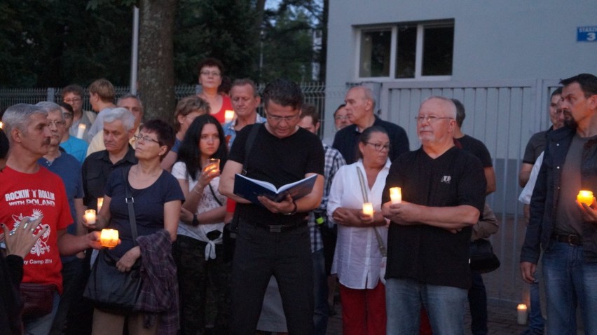 Protest w Jastrzębiu: przed sądem zapłonęły świeczki