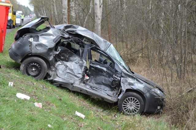 Tragiczny wypadek pod Szczercowem. Nie żyje 46-letni kierowca z Łodzi.