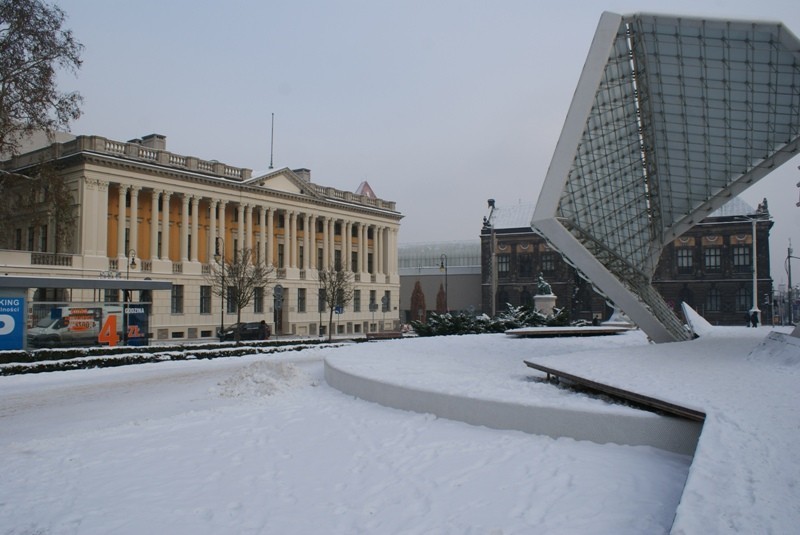 Poznań: Biblioteka Raczyńskich ma nowy kolor fasady! [ZDJĘCIA]