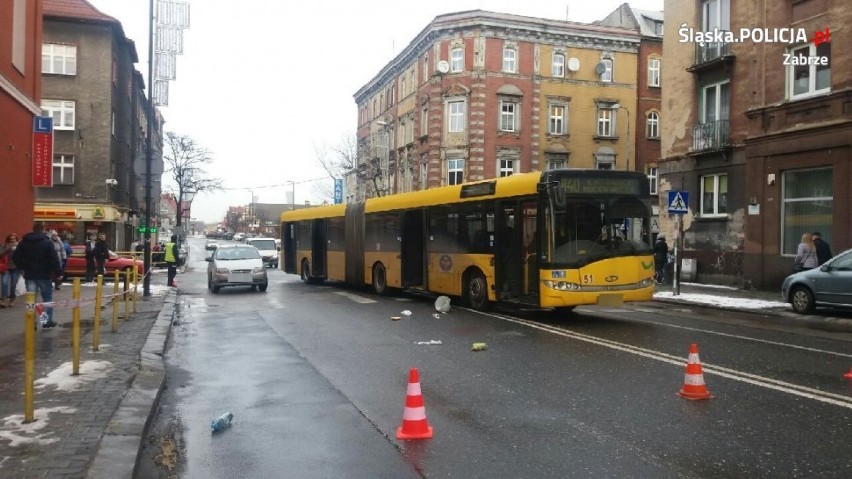 Zabrze: Autobus potrącił kobietę na pasach. Policja poszukuje świadków