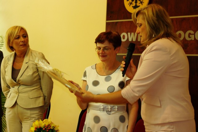 Posłanka PO Ewa Drozd (od lewej), minister Krystyna Szumilas i Anna Brok, starosta głogowski.