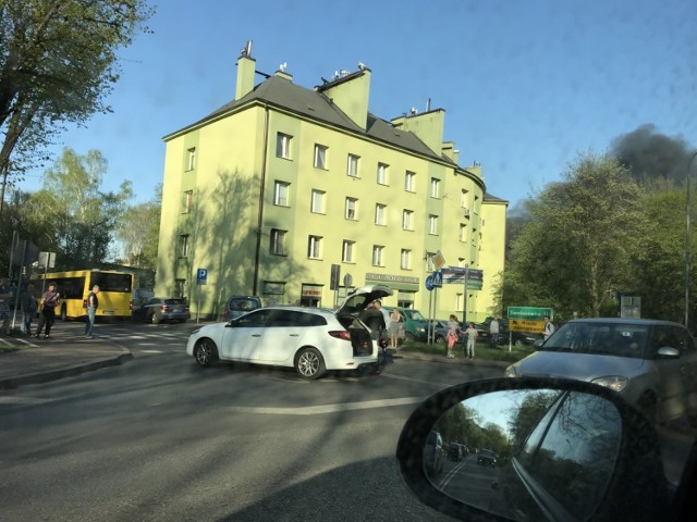 W Siemianowicach Śląskich rowerzysta najechał na tył autobusu. W stanie krytycznym został odwieziony do szpitala