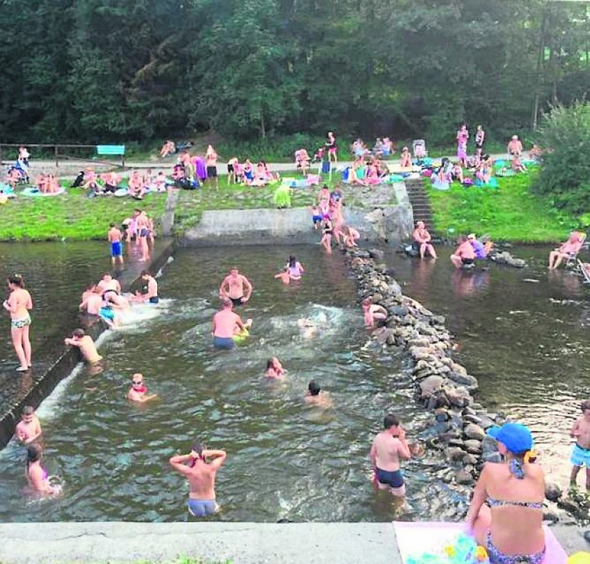 KĄPIELISKO W WIŚLE
Kto nie skakał do Wisły w upalne lato?...