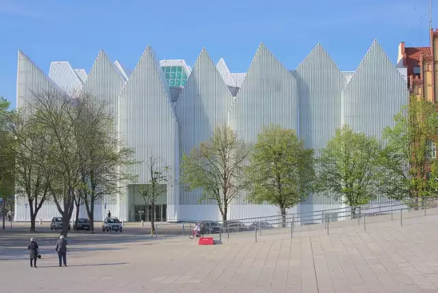 Atrakcja Szczecina jako jedyna w Polsce trafiła na listę 200 cudów architektury, tworzoną przez zagranicznych ekspertów. O które miejsce chodzi i jakie jeszcze niezwykłe budowle Europy warto zobaczyć w czasie wakacyjnych wycieczek?

Zdjęcie na licencji CC BY-SA 3.0