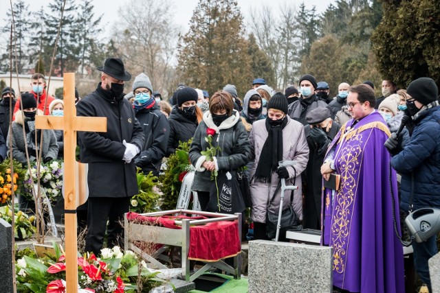 Jarosław Gołębiewski zmarł w czwartek, 21 stycznia, nad ranem w szpitalu wojskowym w Bydgoszczy. Przez całe swoje zawodowe życie był związany z drogownictwem. W latach 2017-19 był dyrektorem GDDKiA w Bydgoszczy. Pogrzeb odbył się na cmentarzu parafialnym przy ul. Rynkowskiej.
