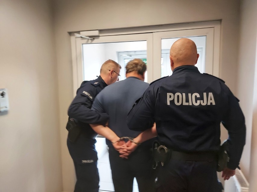 Policjanci zlikwidowali nielegalne składowisko toksycznych odpadów w gminie Drzewica ZDJĘCIA, FILM