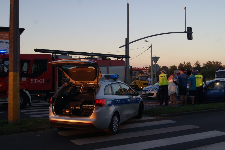 Wypadek na Prostej w Rybniku: Honda zderzyła się w volkswagenem