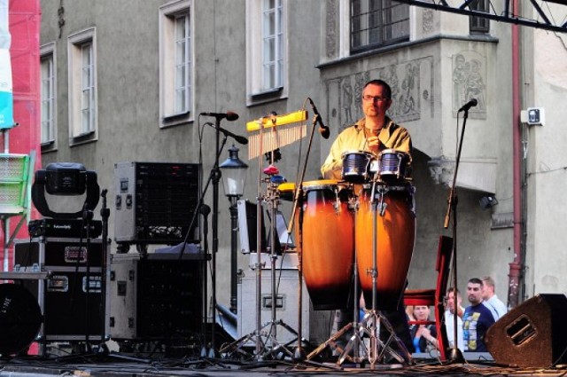 tfaruk zagrał na rynku| tfaruk wystapił na starym rynku| tfaruk w poznaniu| staromiejskie koncerty jazzowe i kameralne|  jazz|  koncert|  stary rynek|  poznań|  wakacje|  wakacje w poznaniu|  Between Spaces|  tfaruk|  good staff|  marcin fic quintet|  dag