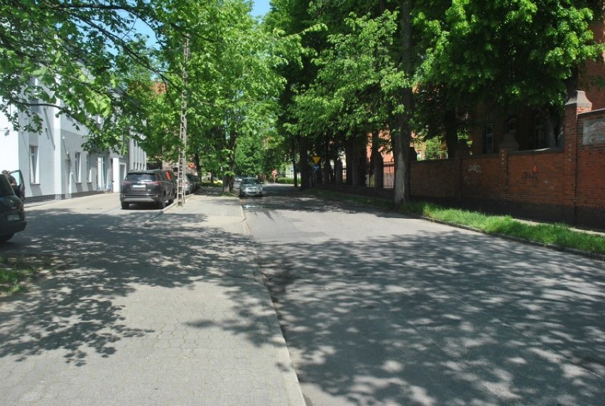 Ulica Sienkiewicza w Lesznie - nie ma szans na zniesienie zakazu parkowania [FOTO]