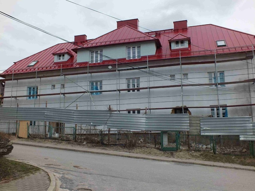 Rewitalizacja kolejnych trzech zabytkowych budynków w Starachowicach. Zobacz zdjęcia