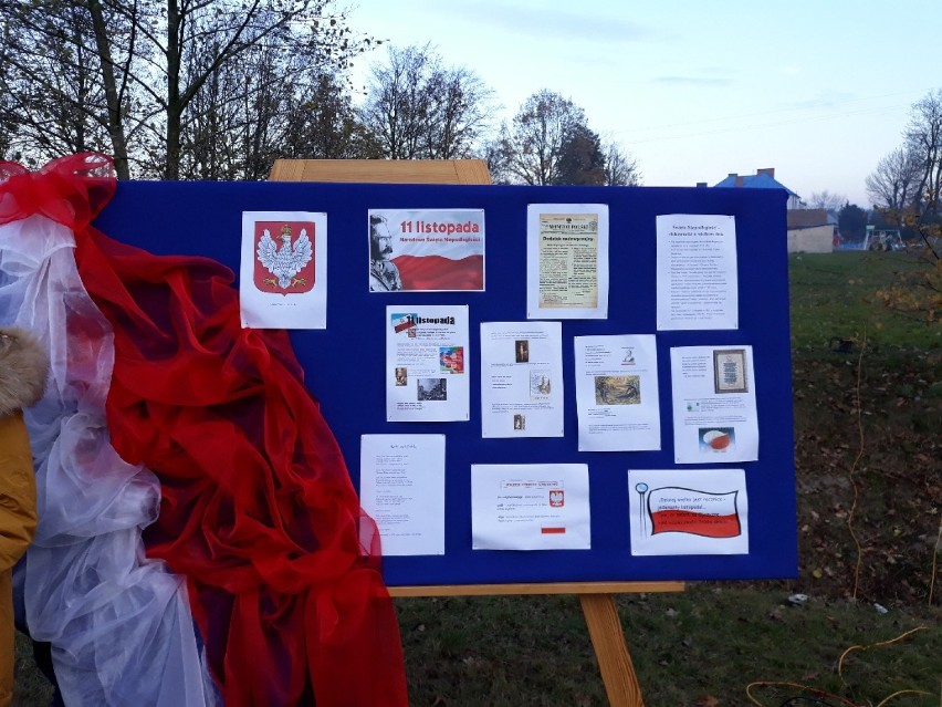 SP w Szynkielowie rozpoczęła obchody 101 rocznicy odzyskania niepodległości od patriotycznego ogniska[FOTO]