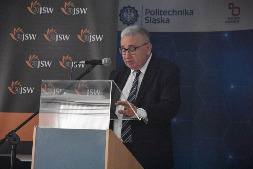 Konferencja naukowo-techniczna na Politechnice w Rybniku. Minister Piotr Pyzik o bezpieczeństwie i transformacji energetycznej