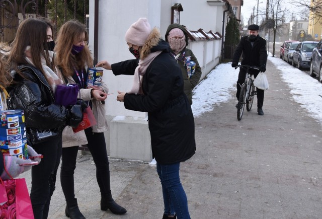 W Golubiu-Dobrzyniu kwestuje dla WOŚP 35 wolontariuszy