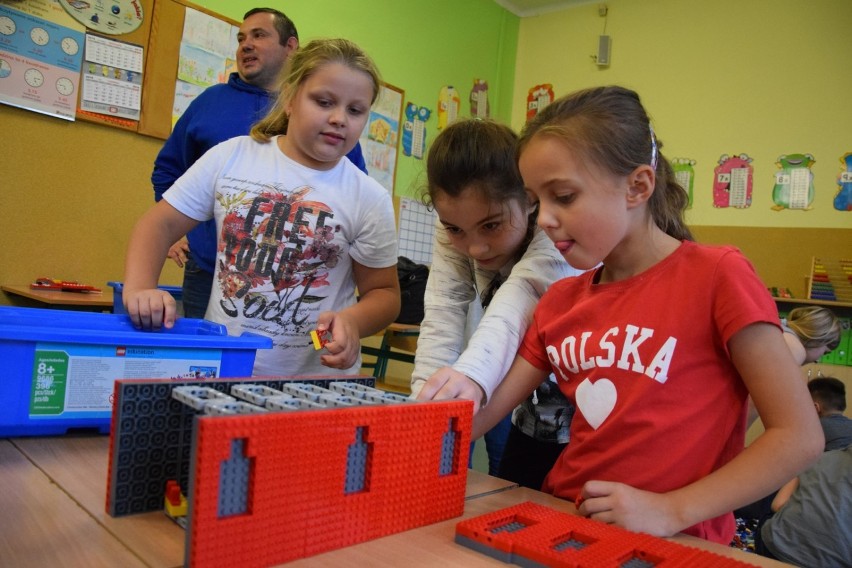 Niecodzienny projekt „Znam zabytki mojego miasta” zrealizowany w Sieradzu. Dzieci poznawały historię miasta... bawiąc się klockami (zdjęcia)