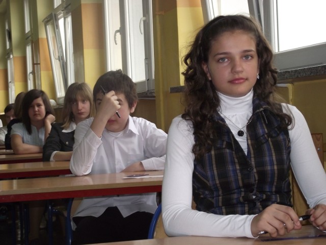 Uczniowie szóstych klas w Szkole Podstawowej nr 2 w Głogowie