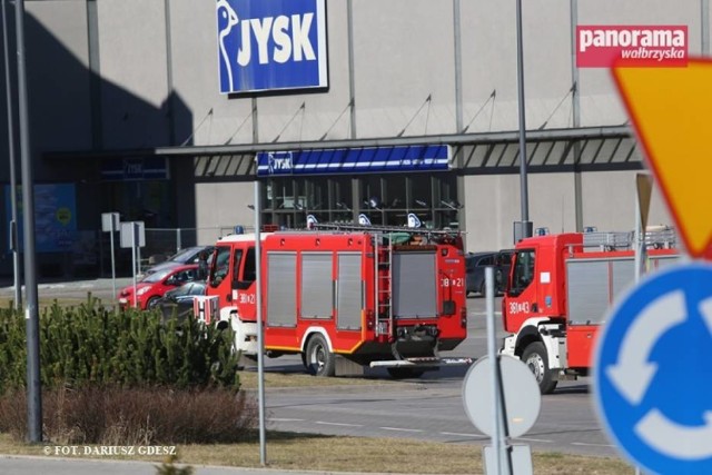 Fałszywa jak się okazało informacja o bombie podłożonej w wałbrzyskiej galerii handlowej została przesłana do policji e-mailem w piątek (8 marca)